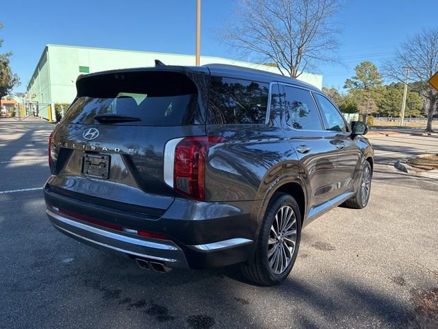 Used 2024 Hyundai Palisade Calligraphy image 3