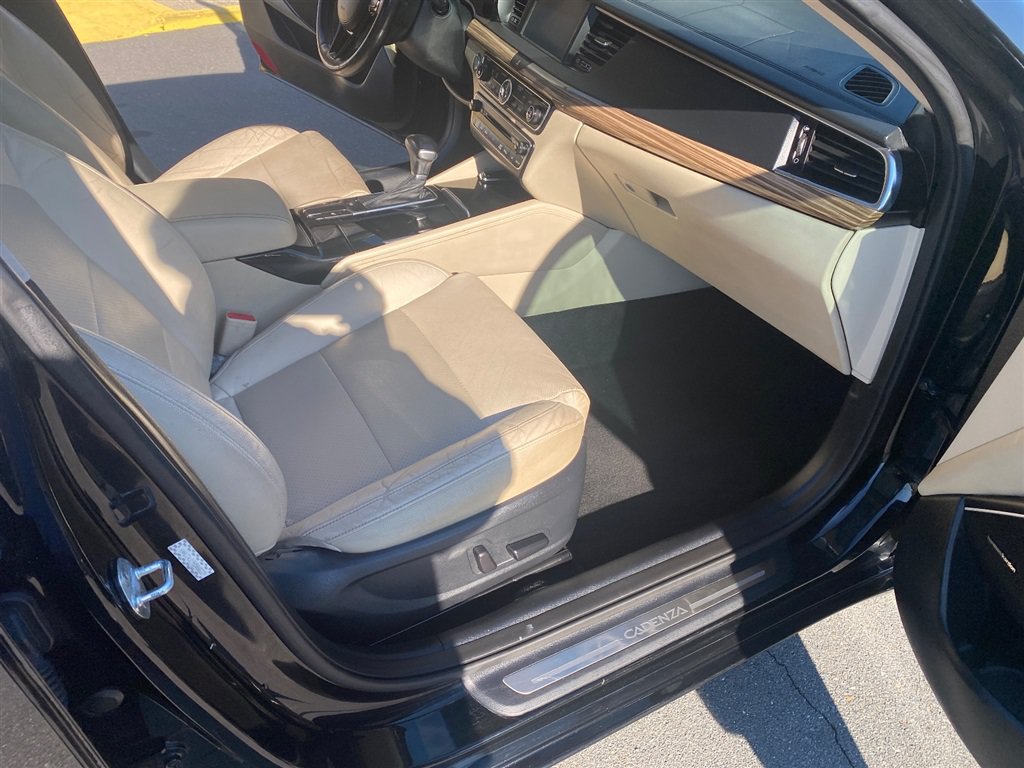 Used 2017 Kia Cadenza Premium w/ Luxury Package FWD image 12