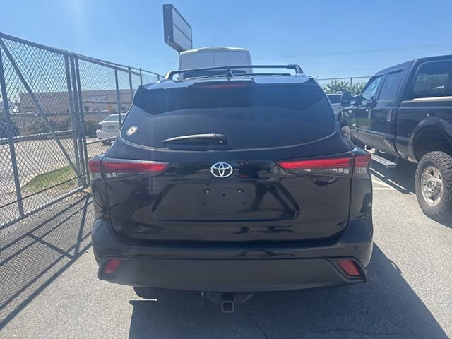 Used 2021 Toyota Highlander XLE AWD/4WD image 8