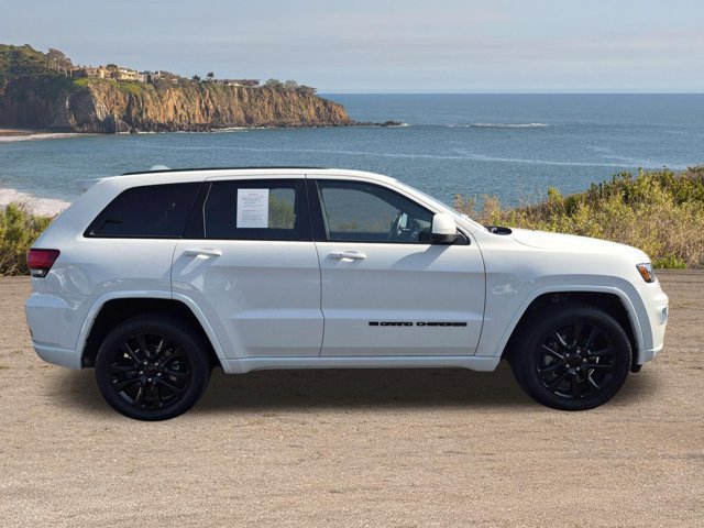 Used 2022 Jeep Grand Cherokee Laredo X RWD image 4