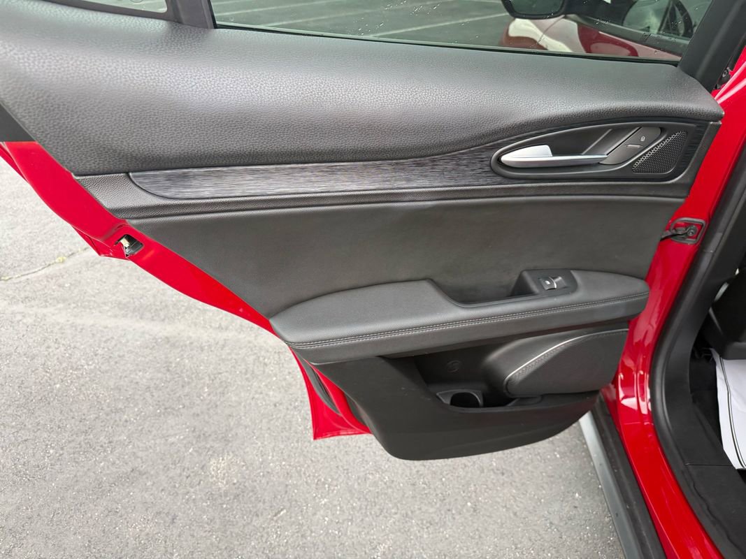 Used 2022 Alfa Romeo Stelvio Sprint image 10