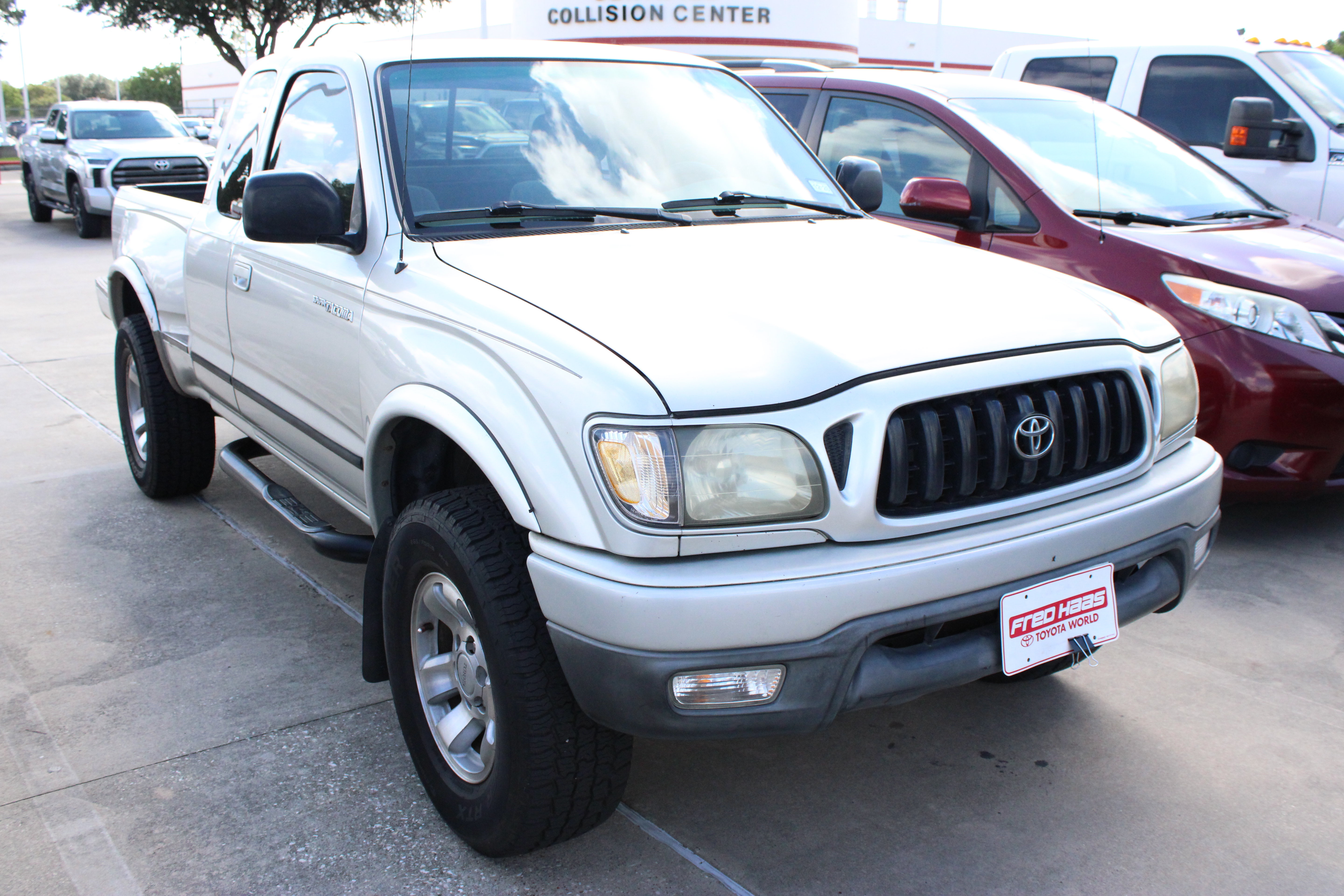 Used 2001 Toyota Tacoma PreRunner w/ SR5 Pkg w/ Color-Keyed Pkg RWD image 2