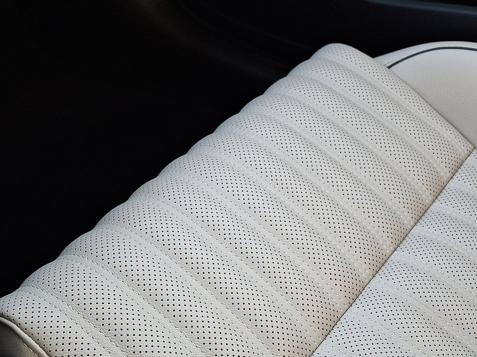 Certified 2023 Genesis G70 2.0T w/ Sport Prestige Package image 26