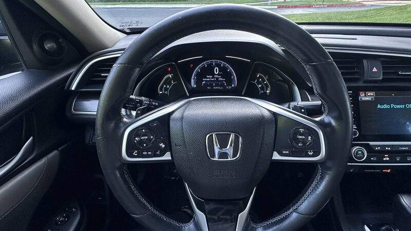 Used 2019 Honda Civic Touring image 17