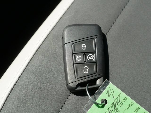 Certified 2025 Volkswagen Taos SE AWD/4WD image 35