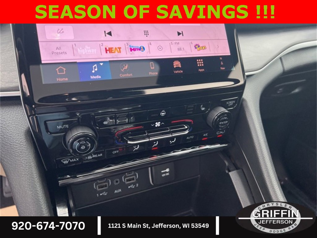 New 2025 Jeep Grand Cherokee Limited w/ Black Appearance Package image 22