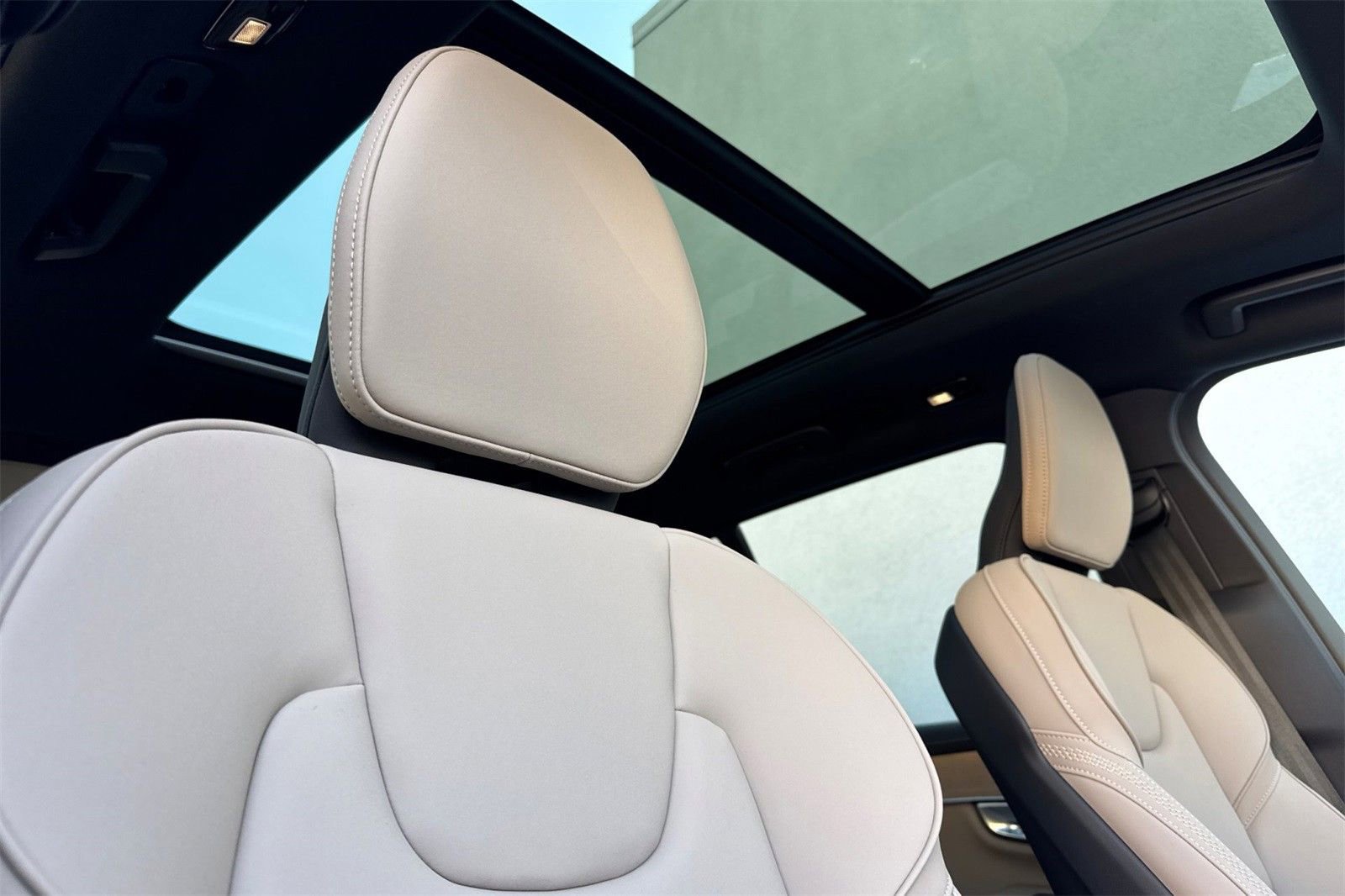 Used 2026 Volvo XC90 B5 Core w/ Protection Package AWD/4WD image 17