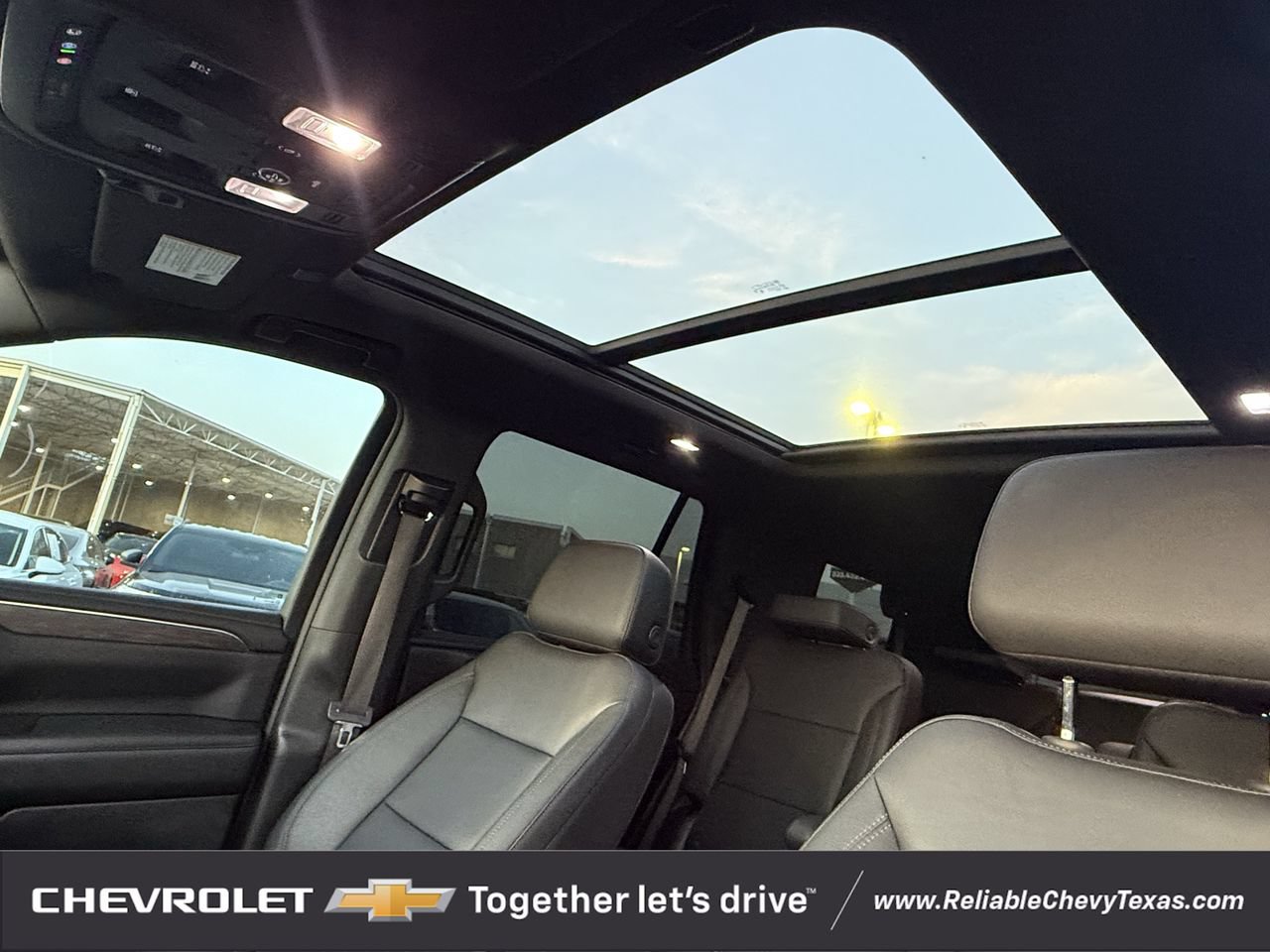 Used 2023 Chevrolet Tahoe Z71 w/ Luxury Package AWD/4WD image 33