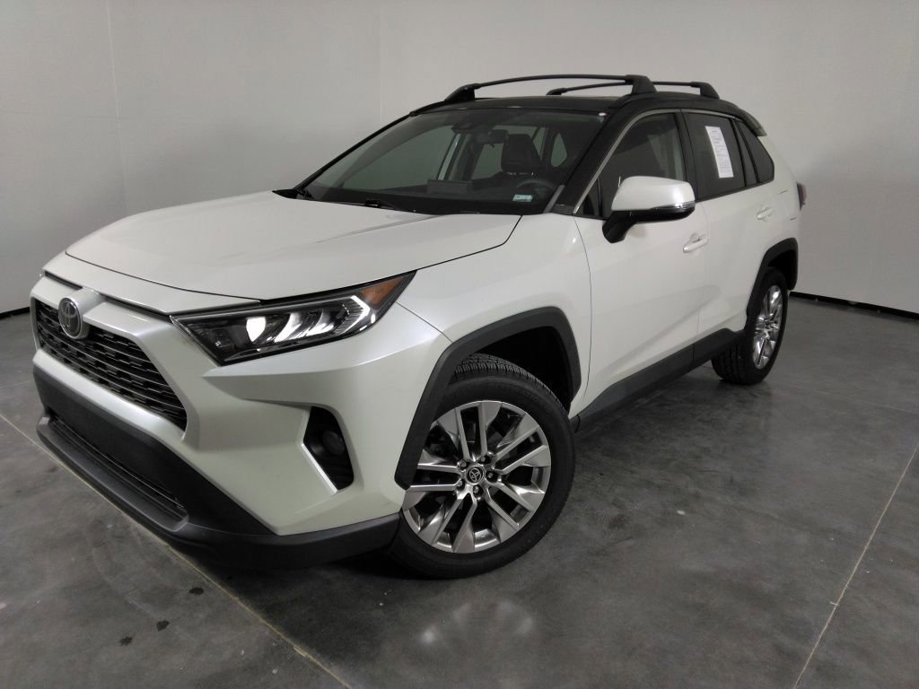 Used 2021 Toyota RAV4 XLE Premium image 7