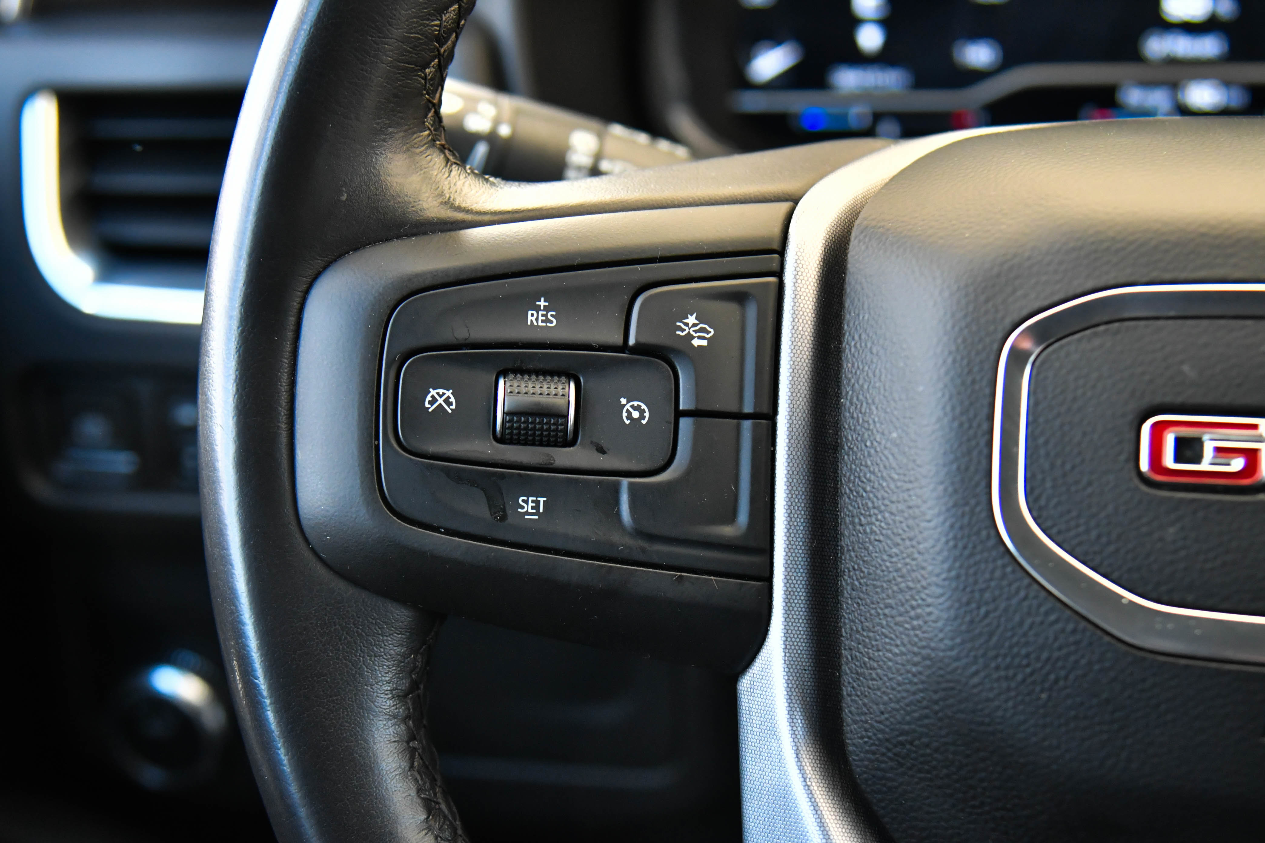 Used 2023 GMC Yukon XL SLE RWD image 35