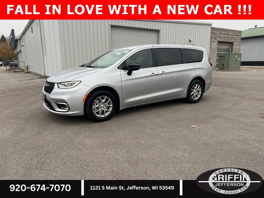 New 2026 Chrysler Pacifica Select