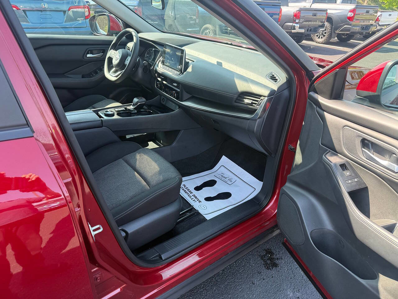 Used 2024 Nissan Rogue SV AWD/4WD image 9