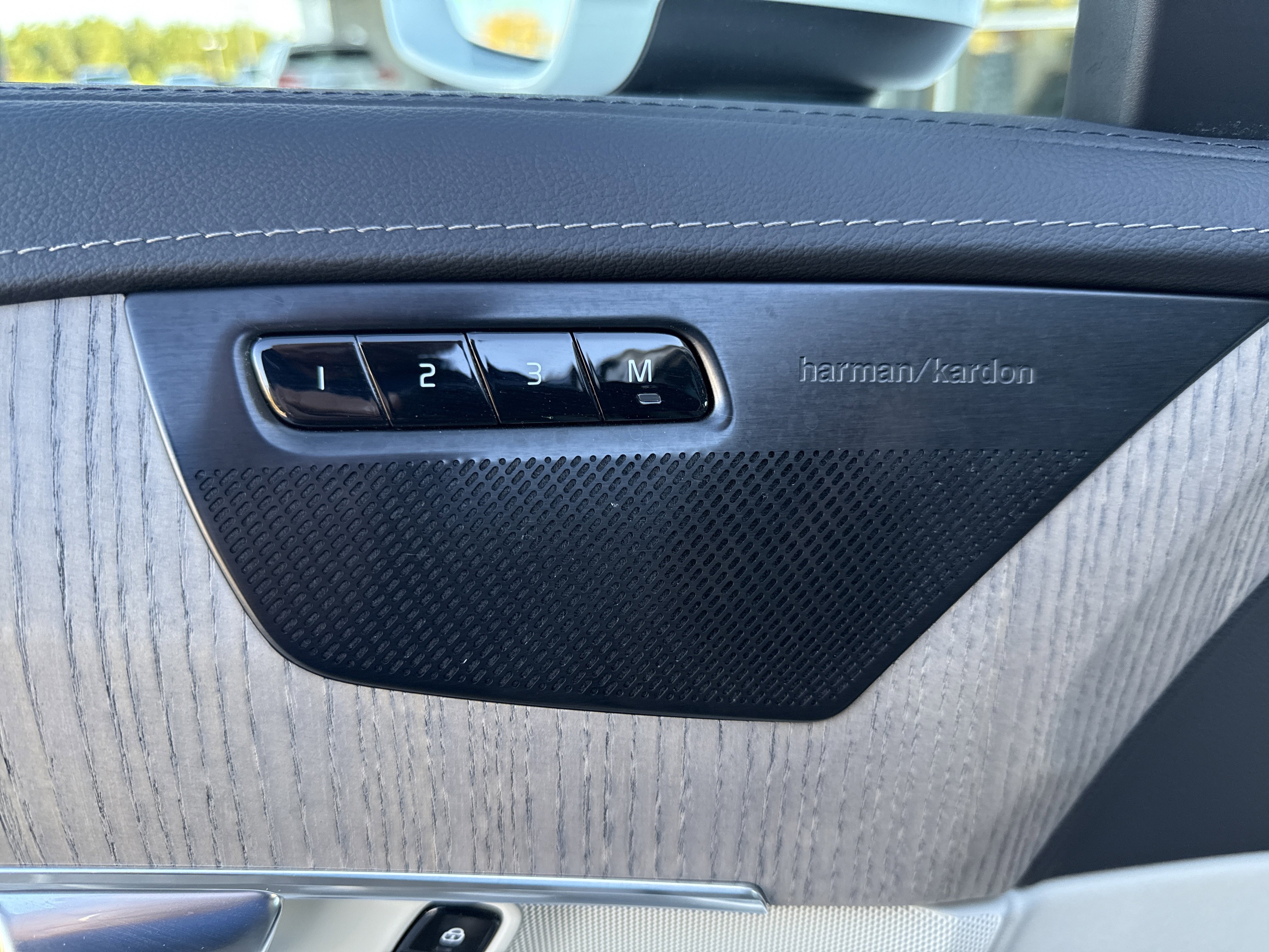 Used 2021 Volvo XC90 T6 Inscription w/ Lounge Package image 24