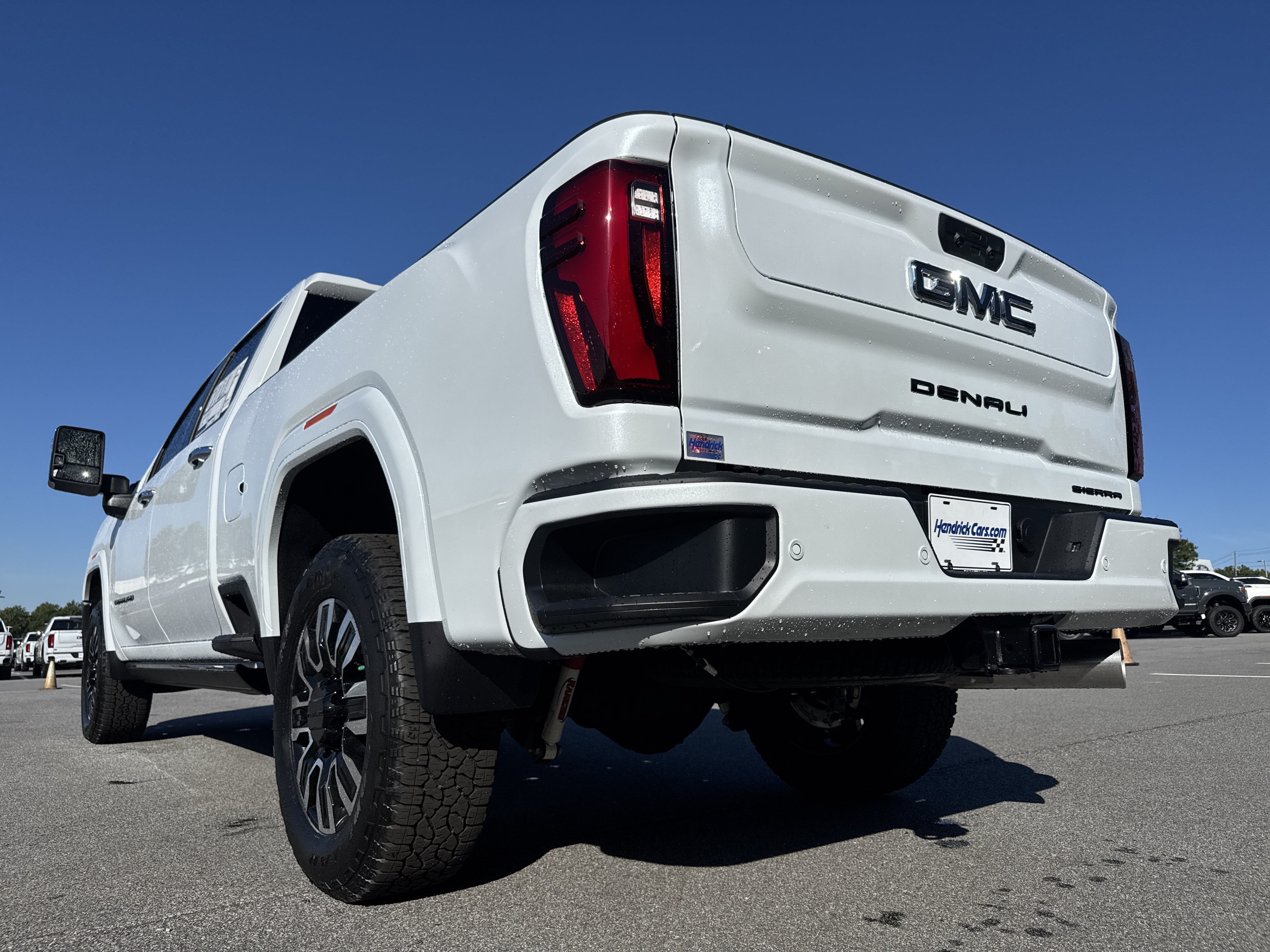 New 2026 GMC Sierra 2500 Denali Ultimate w/ LPO, Black Badging Package AWD/4WD image 8