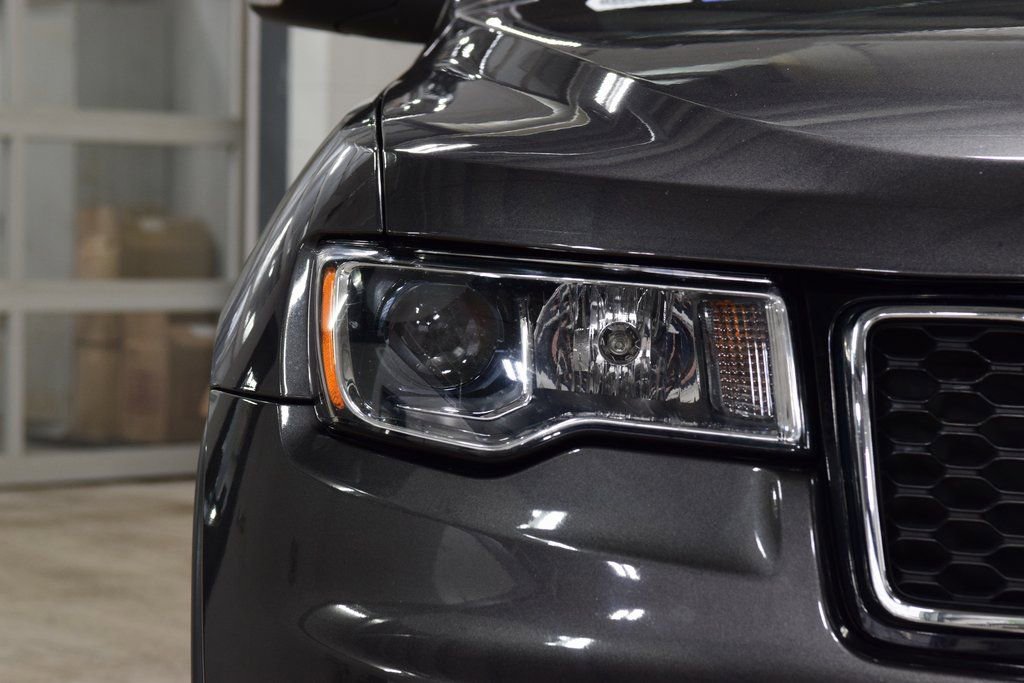 Used 2017 Jeep Grand Cherokee Limited image 12