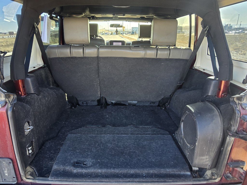 Used 2010 Jeep Wrangler Unlimited Sahara w/ Mopar Chrome Edition Group image 27