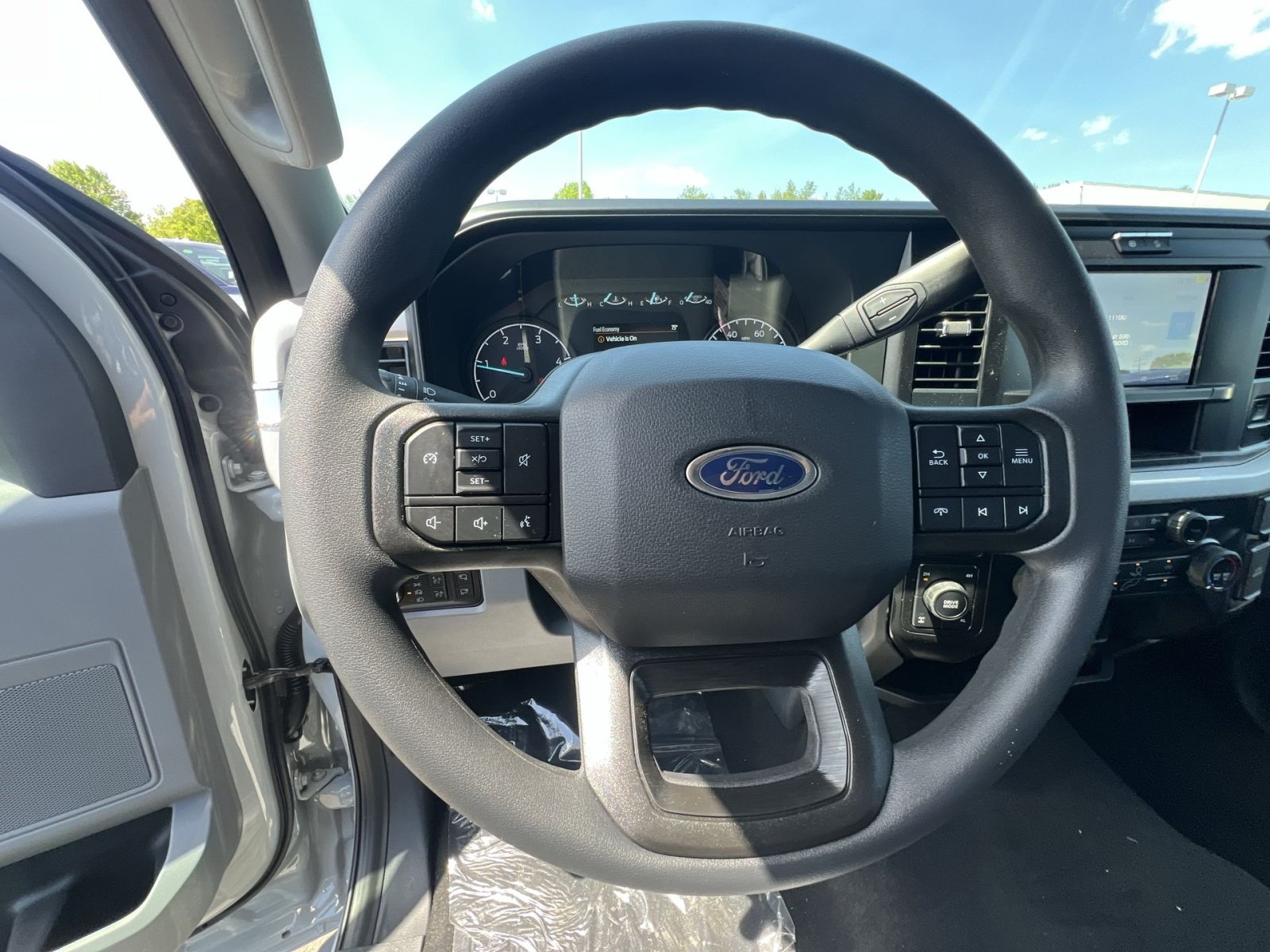 New 2026 Ford F250 XLT w/ FX4 Off-Road Package AWD/4WD image 24