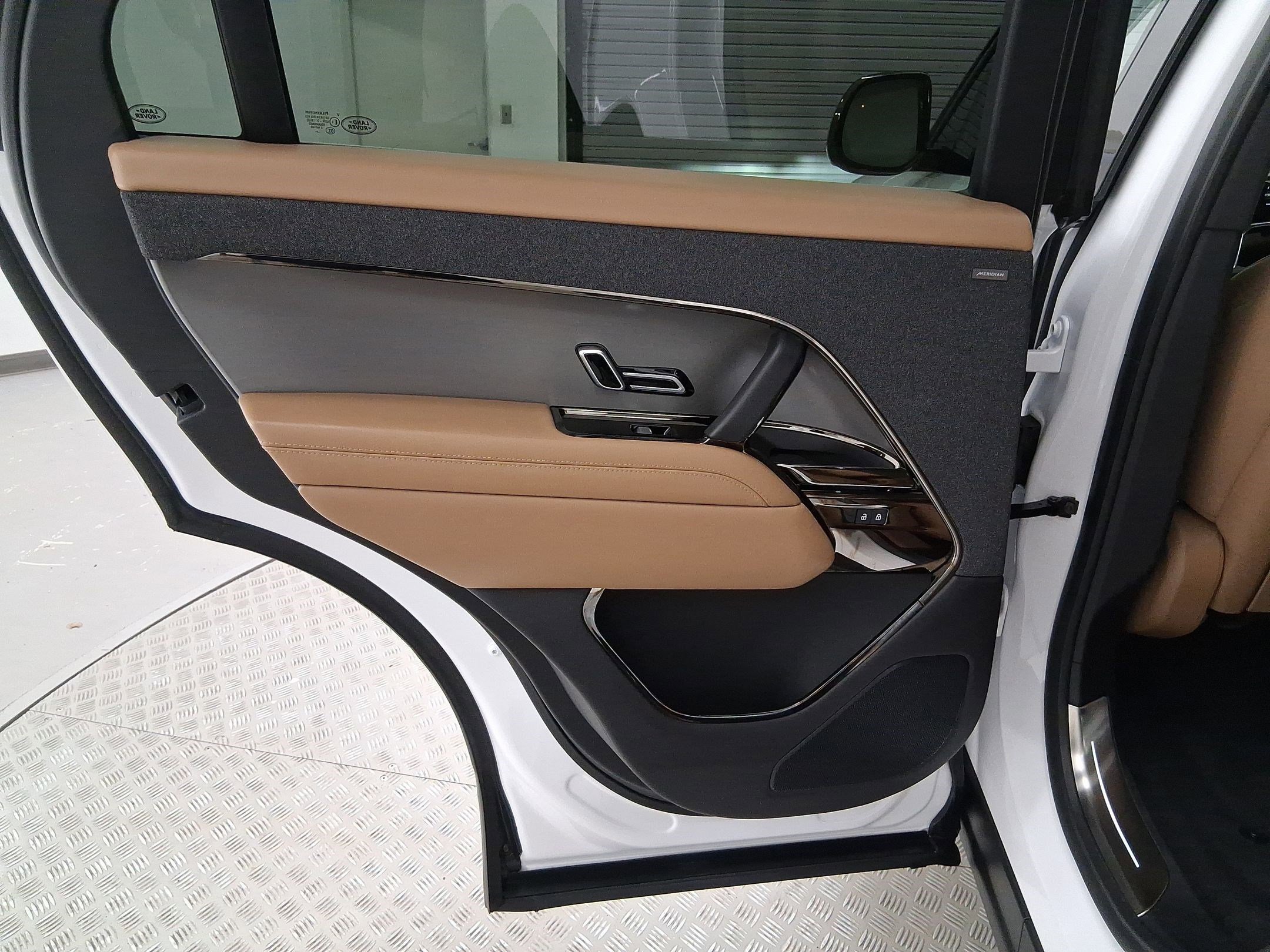 New 2025 Land Rover Range Rover Sport SE image 28
