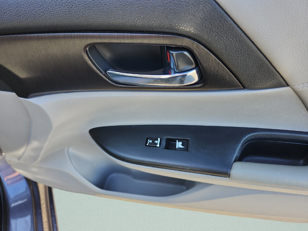 Used 2015 Honda Accord EX image 25