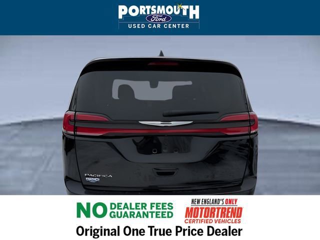 Used 2024 Chrysler Pacifica Touring-L image 32