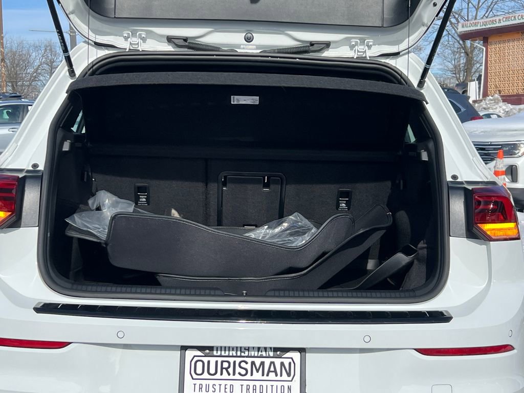 Used 2025 Volkswagen Golf R 2.0T image 17