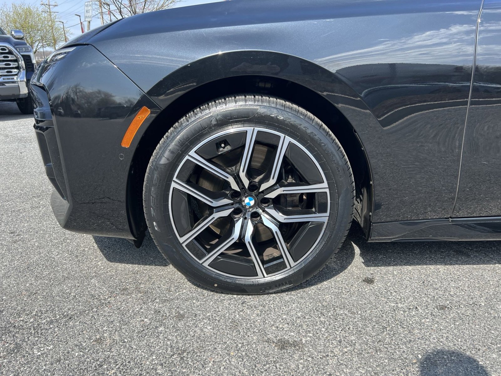 Used 2023 BMW 760i xDrive image 12