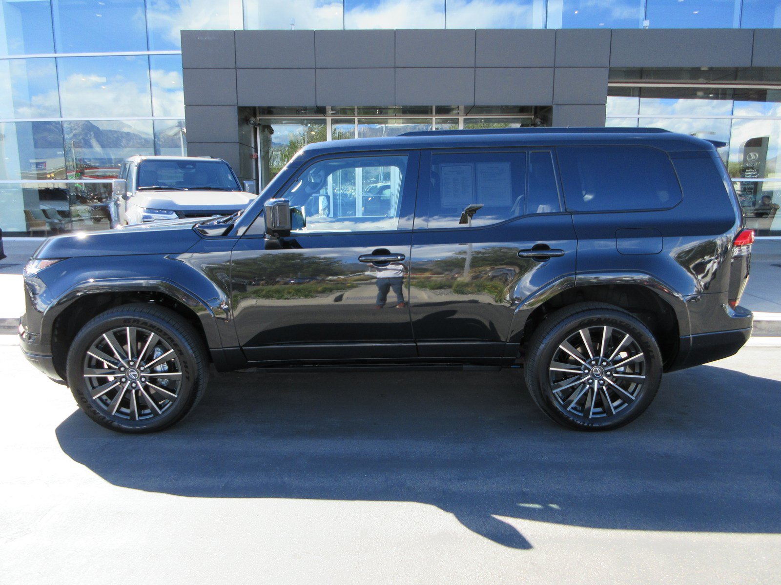 Used 2026 Lexus GX 550 w/ Cold Area Package AWD/4WD image 3