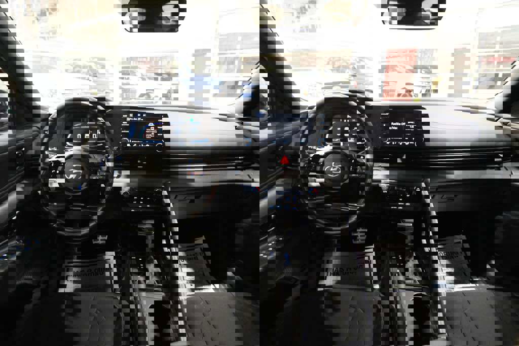 Used 2025 Hyundai Elantra Sport image 25