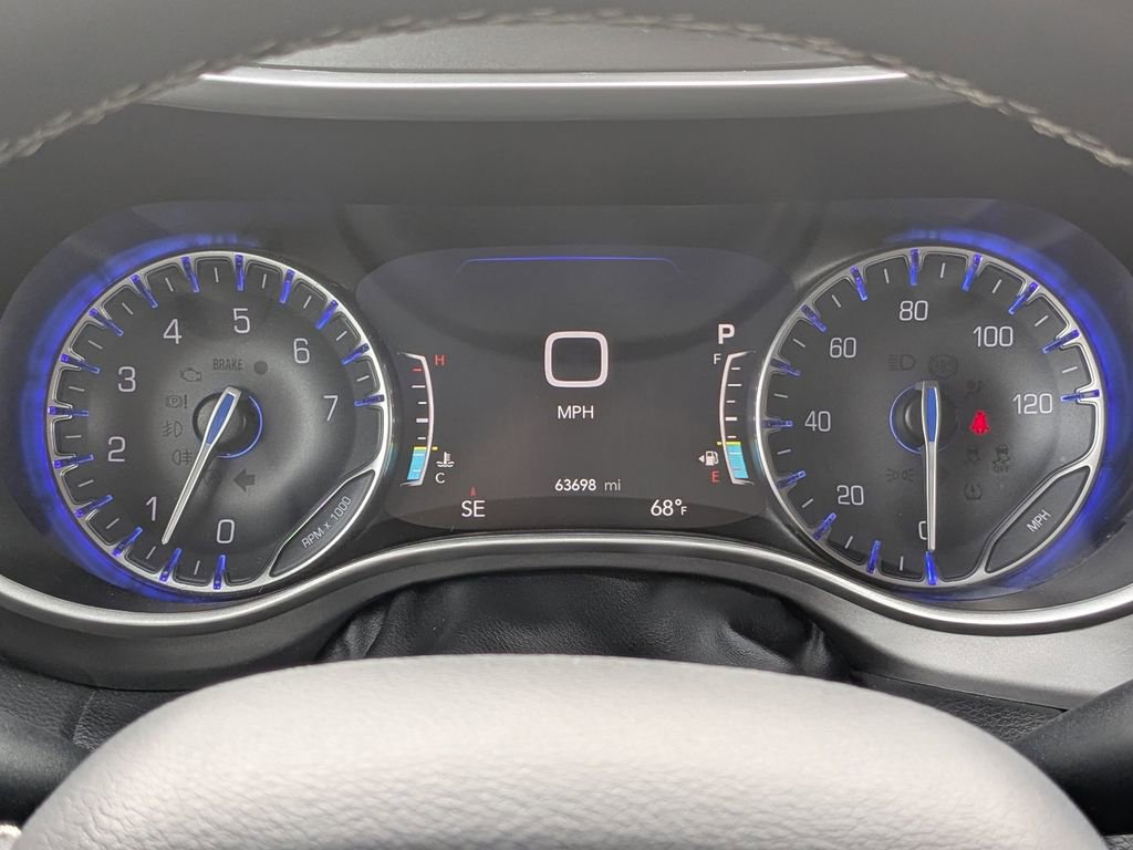 Used 2024 Chrysler Pacifica Touring-L image 29