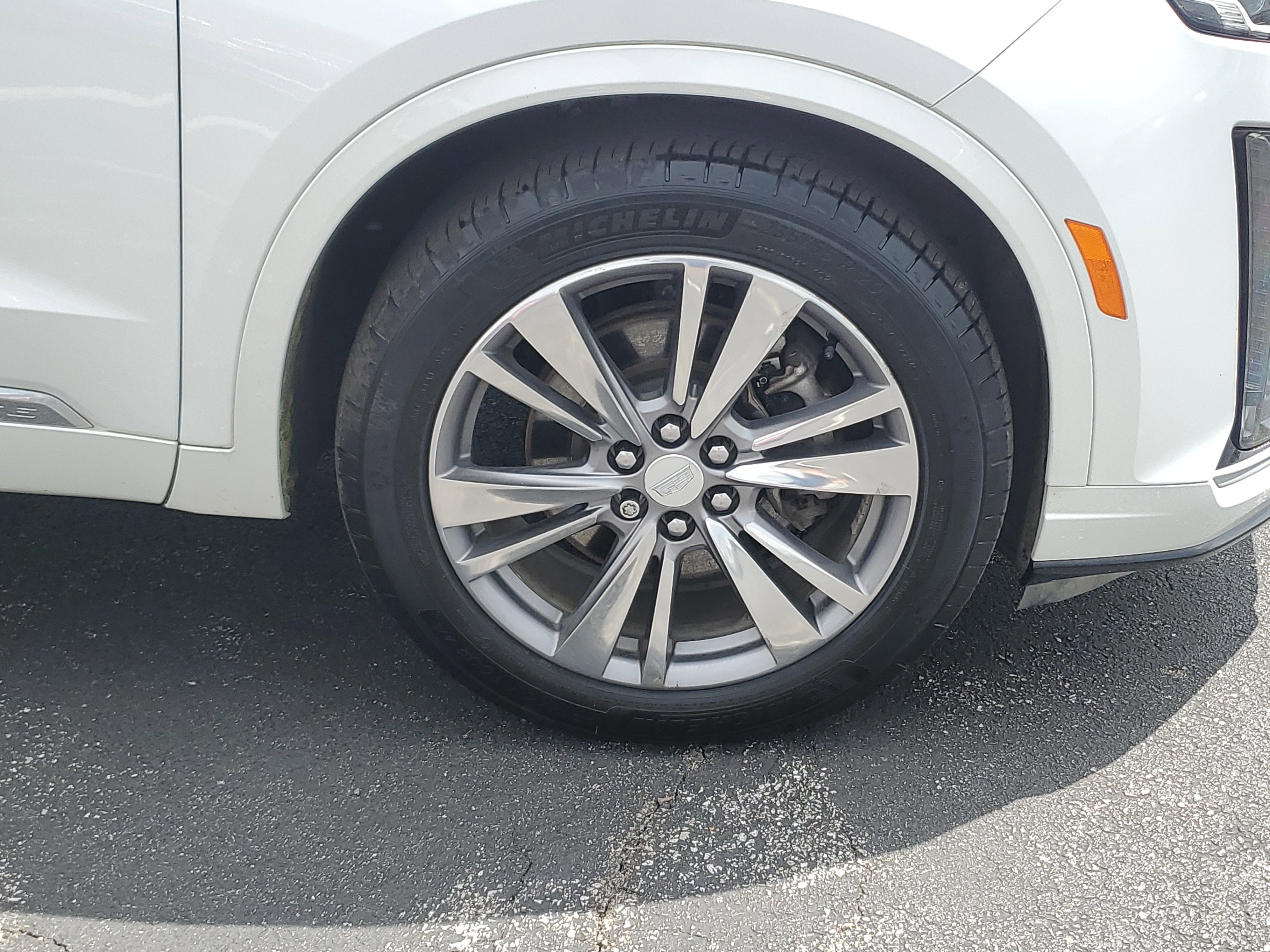 Used 2021 Cadillac XT6 Premium Luxury w/ LPO, Floor Liner Package image 5