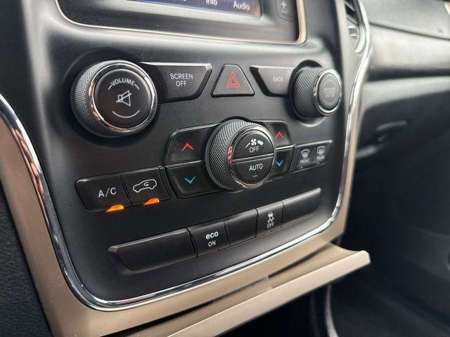 Used 2014 Jeep Grand Cherokee Laredo w/ Quick Order Package 23E AWD/4WD image 32