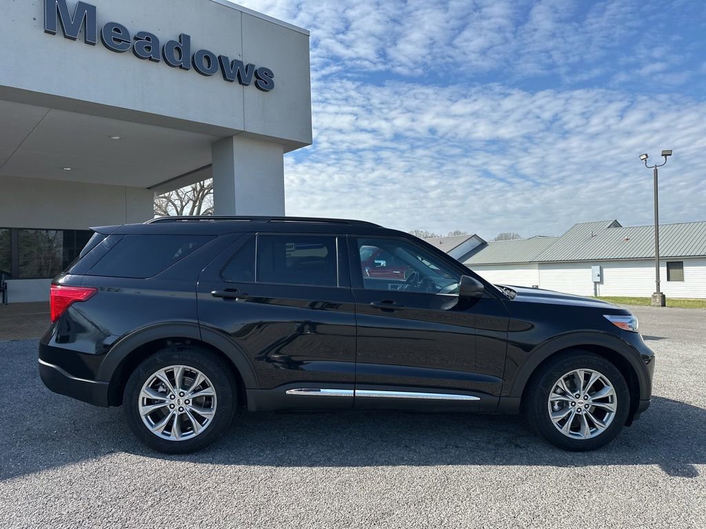 Used 2023 Ford Explorer XLT w/ Equipment Group 202A image 8