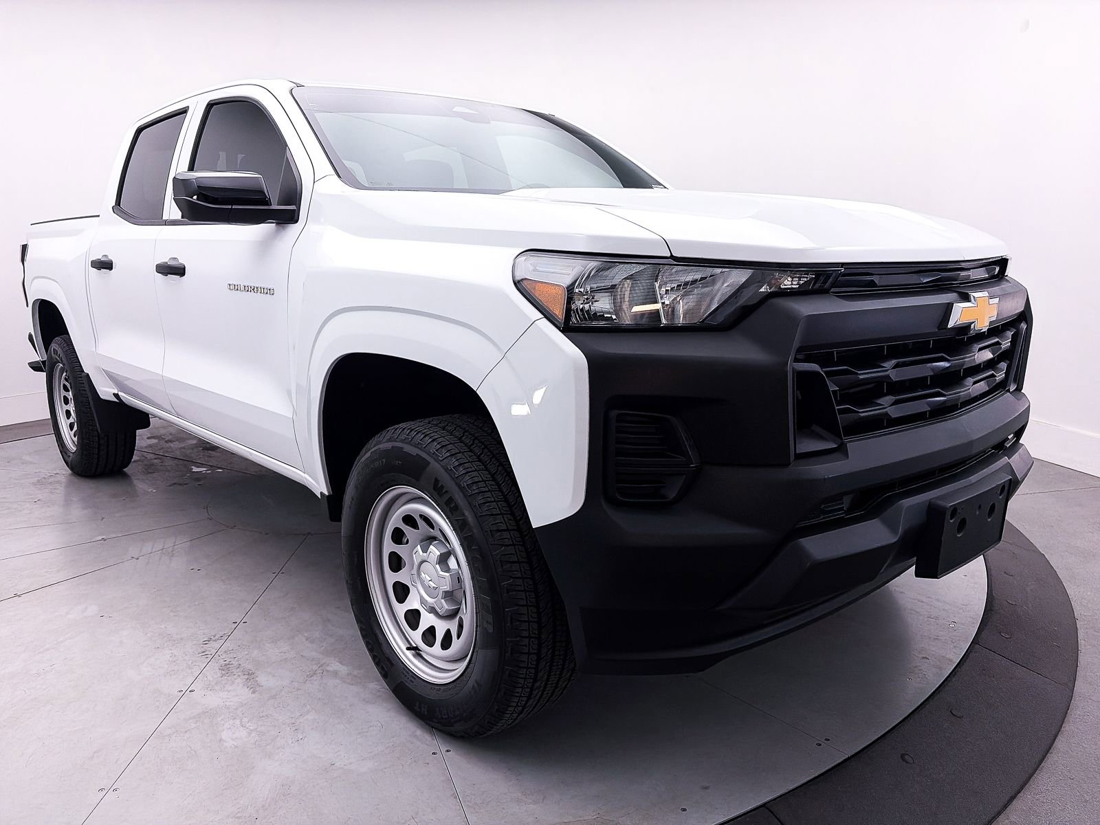Used 2024 Chevrolet Colorado W/T w/ Advanced Trailering Package image 10