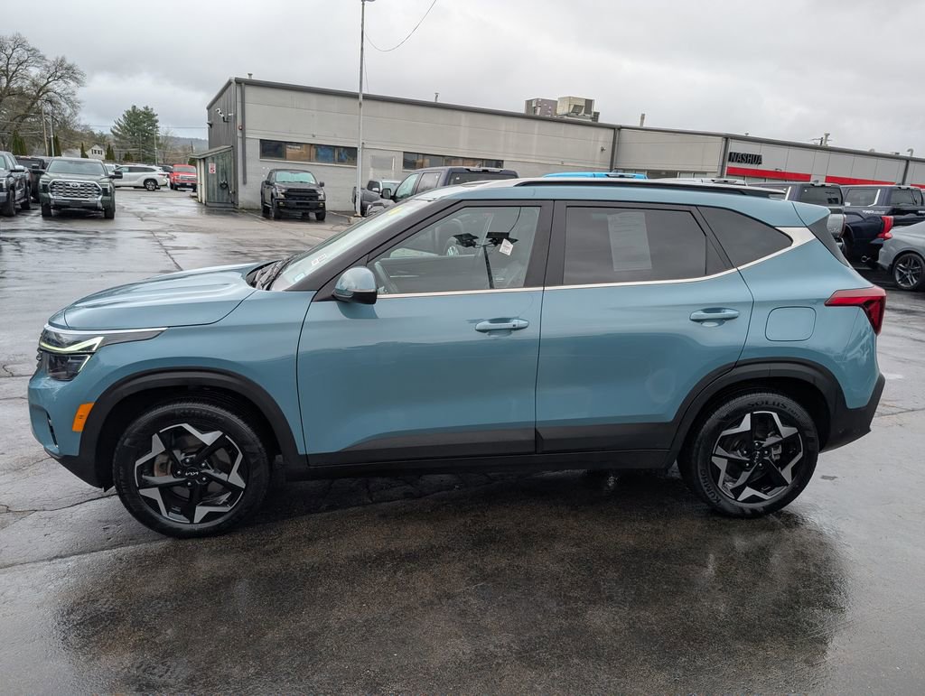 Used 2025 Kia Seltos EX w/ EX Sunroof Package AWD/4WD image 3