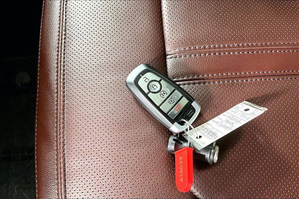 Used 2022 Ford Expedition Max Limited image 10