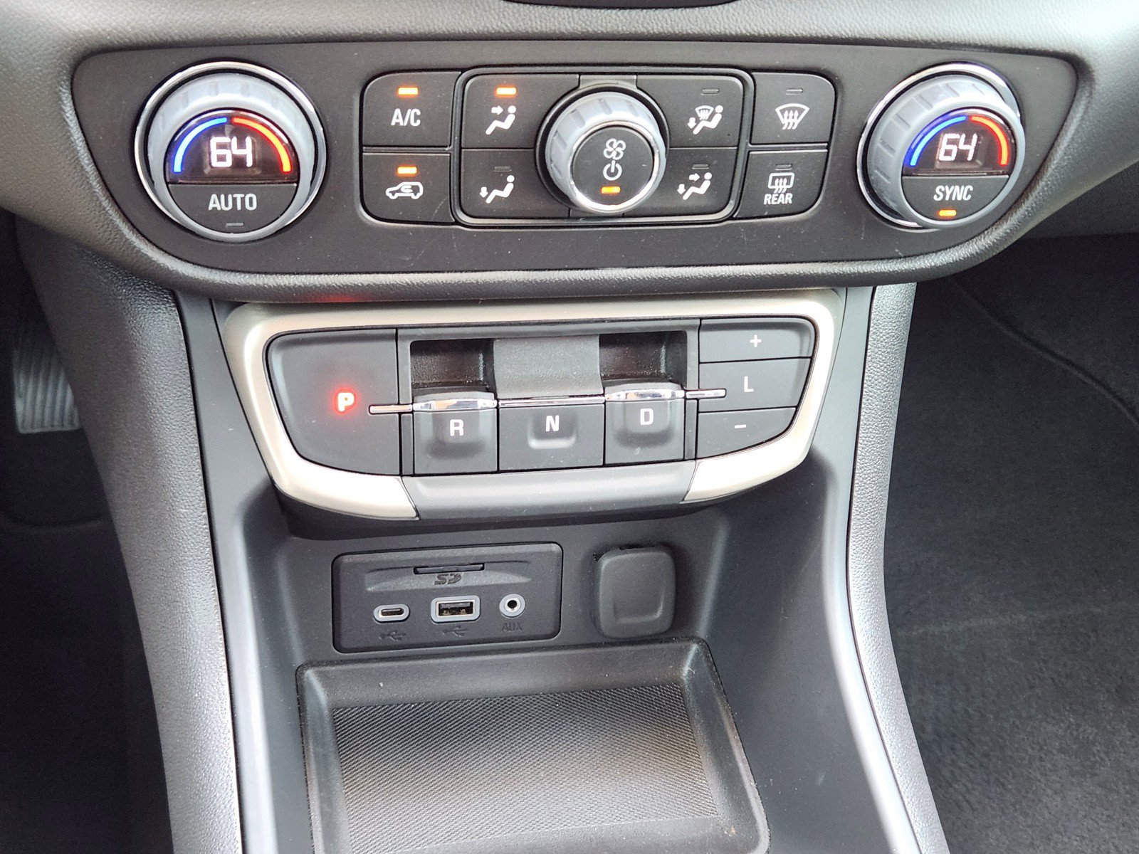 Used 2024 GMC Terrain Denali w/ Denali Premium Package AWD/4WD image 15