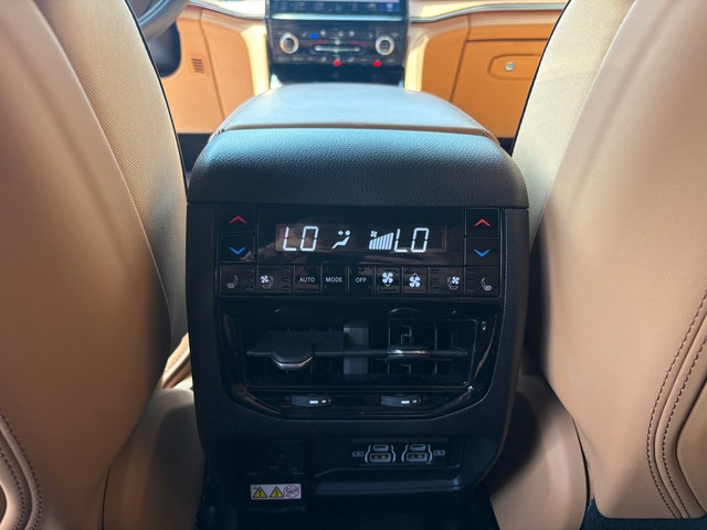 Used 2023 Jeep Grand Cherokee L Summit AWD/4WD image 16