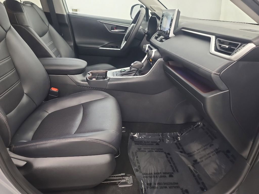 Used 2020 Toyota RAV4 Limited AWD/4WD image 16
