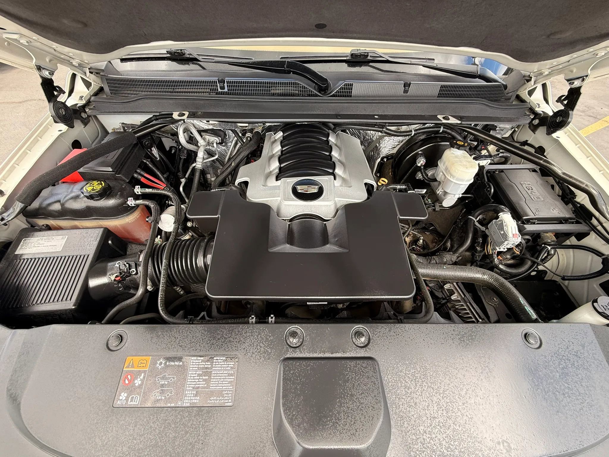 Used 2015 Cadillac Escalade Platinum AWD/4WD image 23