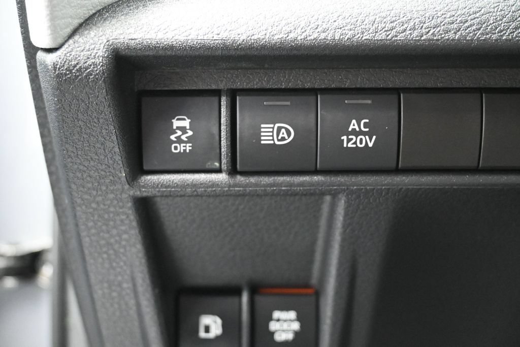 Used 2026 Toyota Sienna XLE FWD image 22