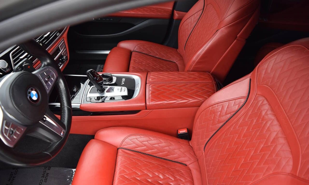 Used 2022 BMW M760i xDrive w/ Luxury Rear Seating Package image 46