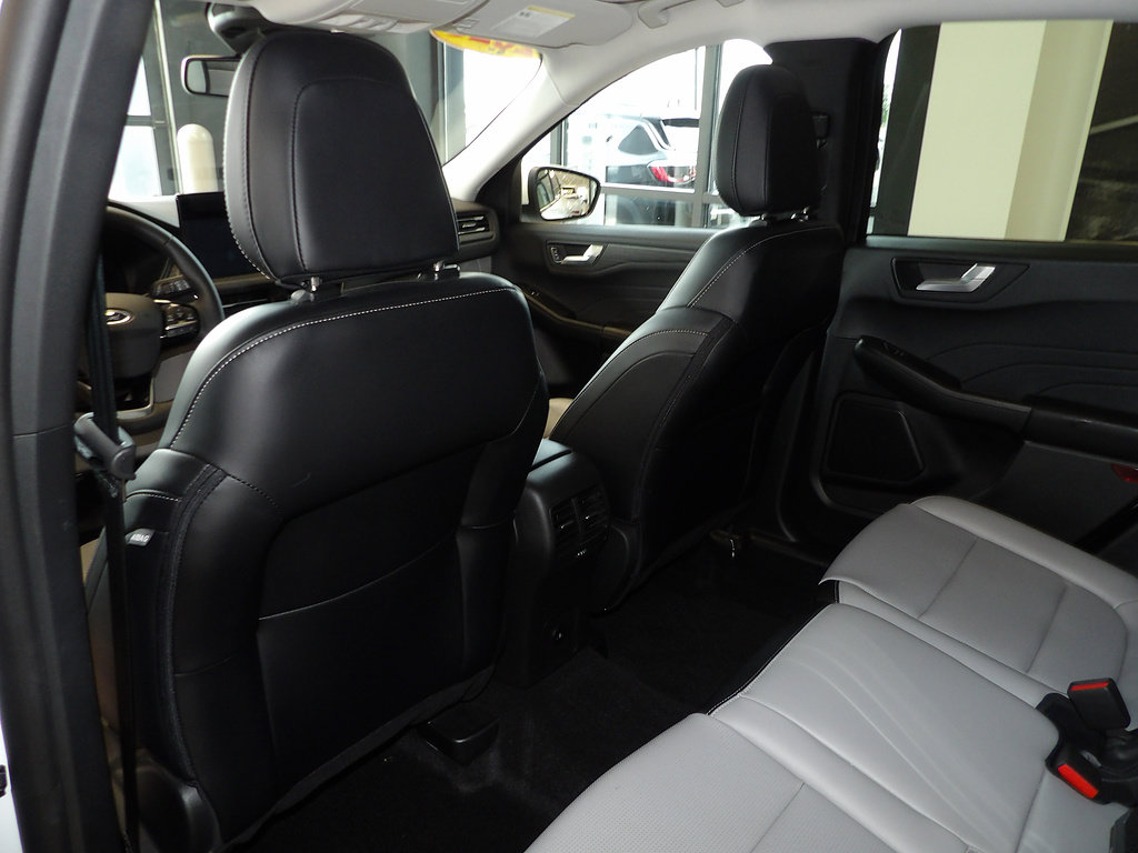 Used 2025 Ford Escape Platinum AWD/4WD image 22