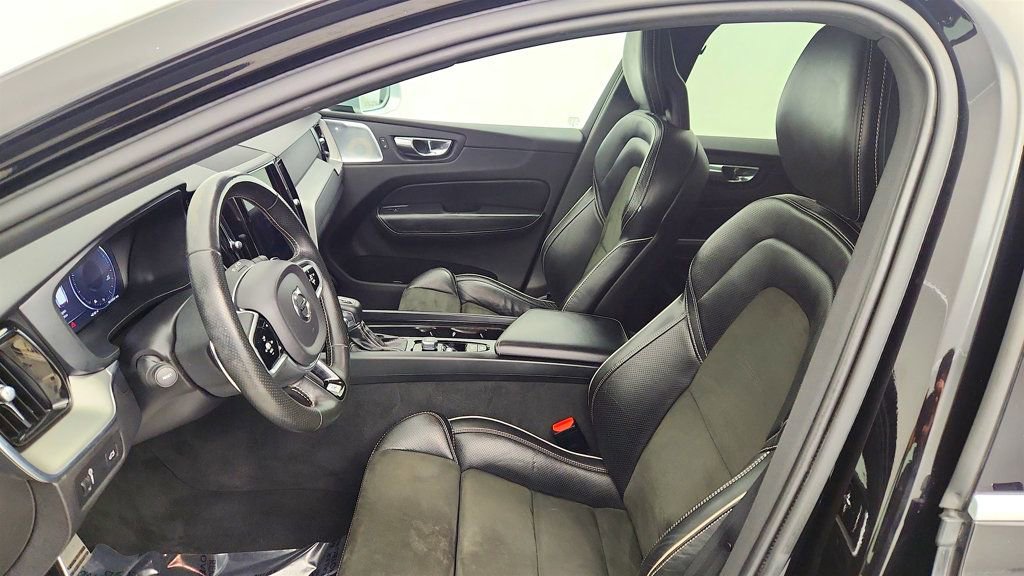 Used 2018 Volvo XC60 T6 R-Design w/ Convenience Package image 20