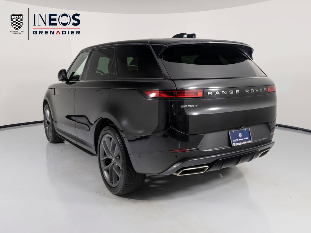Used 2024 Land Rover Range Rover Sport SE AWD/4WD image 3