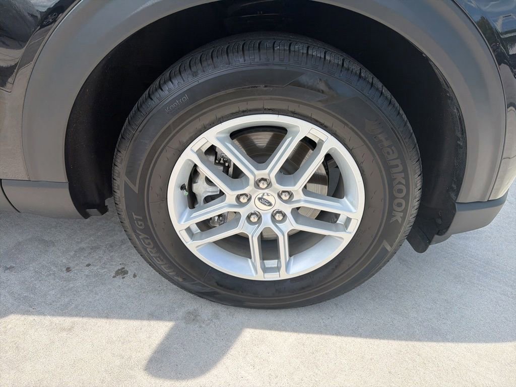 Used 2025 Ford Explorer Active w/ Active Comfort Package RWD image 12