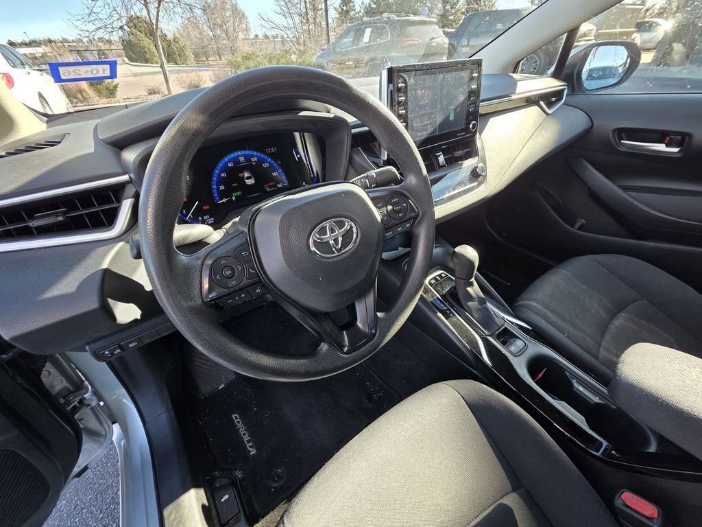 Used 2021 Toyota Corolla LE image 11
