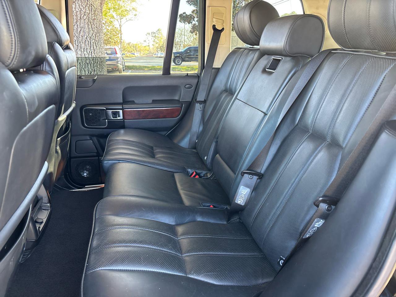 Used 2010 Land Rover Range Rover HSE image 31