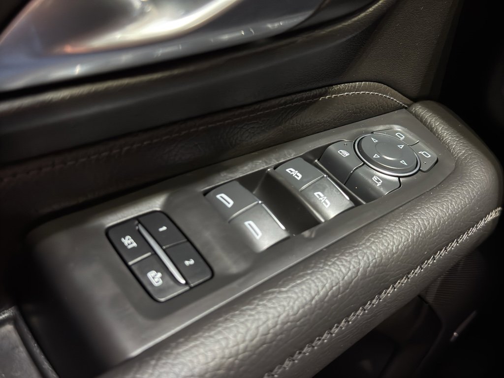 Used 2024 GMC Yukon XL Denali image 37