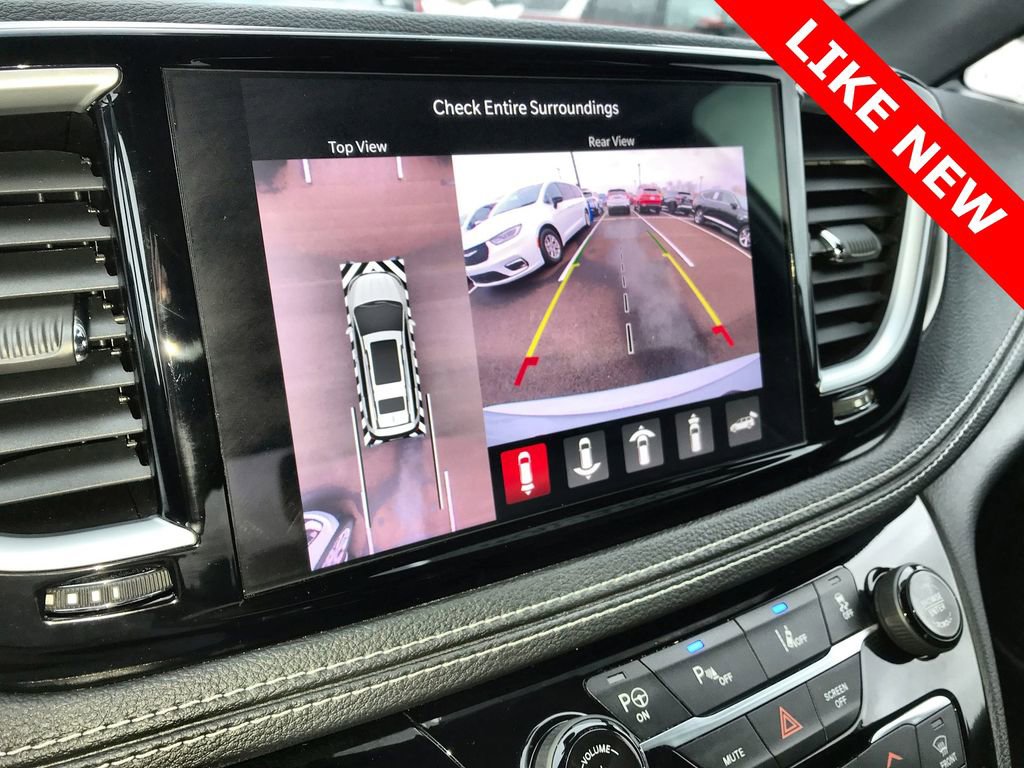 Used 2023 Chrysler Pacifica Limited w/ S Appearance Package image 17