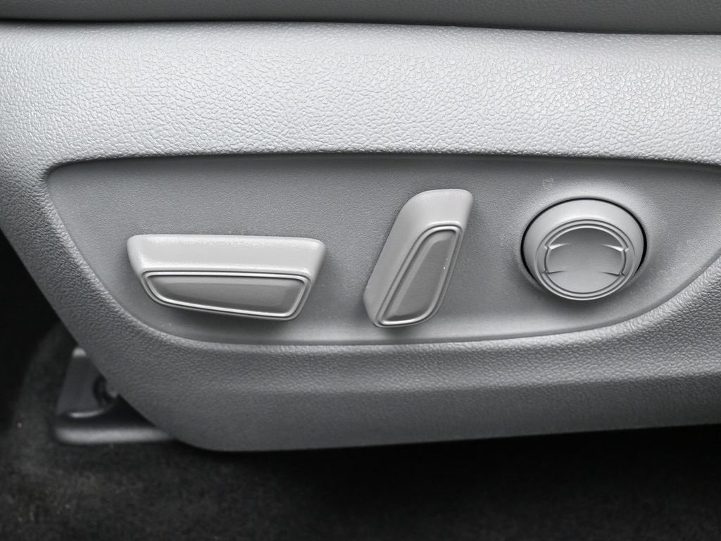 Used 2021 Toyota Highlander XLE image 10